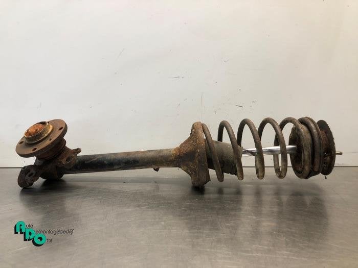 Schokdemperpoot links-voor van een BMW 3-Serie (3-Serie 82-), Gebruikt, -, -, Ophalen of Verzenden