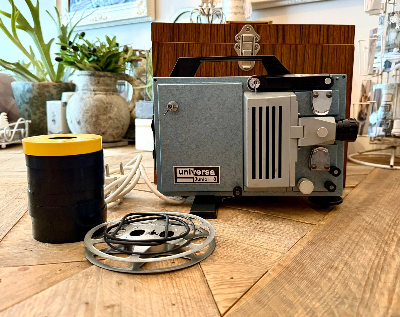 Projecteur Vintage Universa Junior 8 avec étui !, Enlèvement ou Envoi, Comme neuf