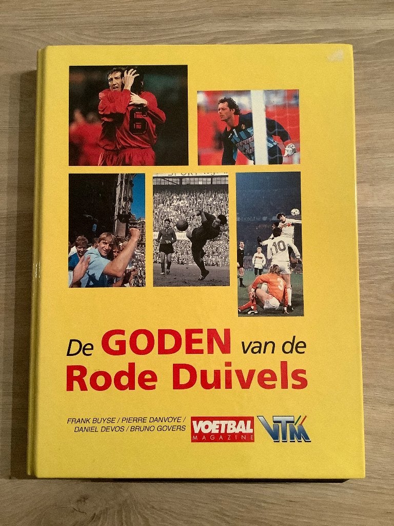 Verzamelmap / boek ‘ De Goden van De Rode Duivels ‘, Boeken, Diverse auteurs, Ophalen of Verzenden, Zo goed als nieuw, Balsport