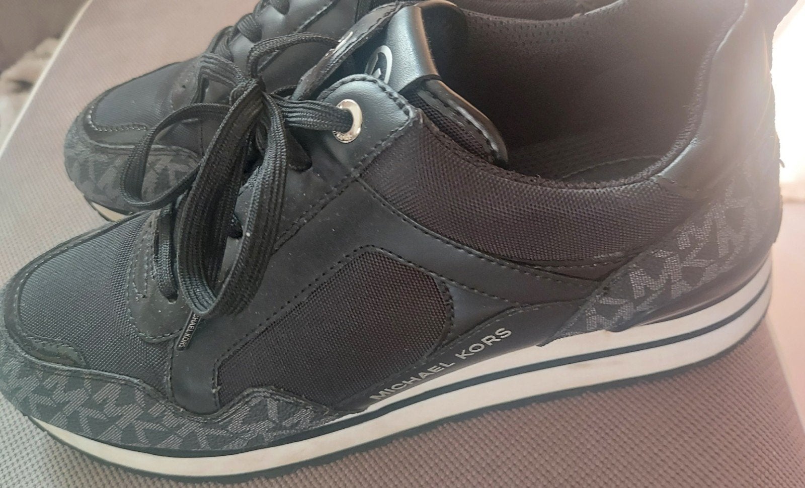 Baskets Michael kors  pointure 38, Vêtements | Hommes, Chaussures, Enlèvement, Chaussures à boucles