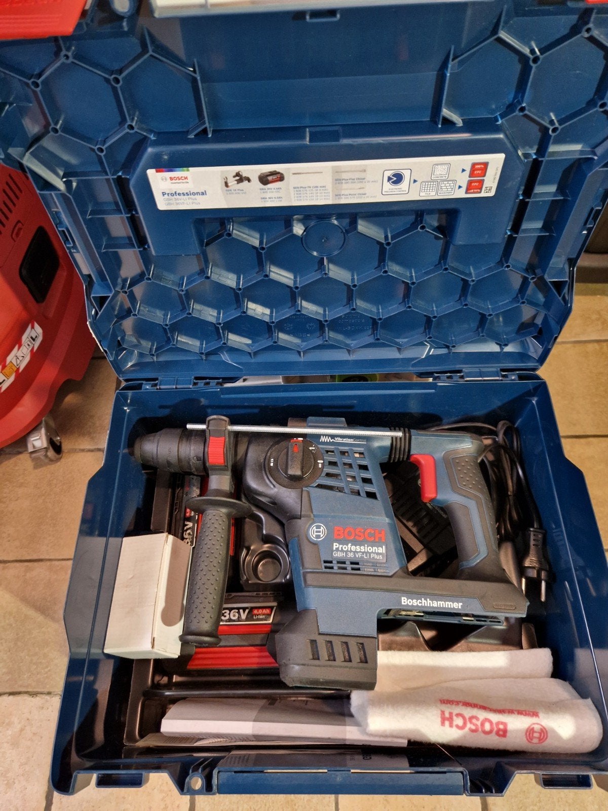 Bosch marteau perforateur 36V 2V batterie chercher  coffre, Enlèvement