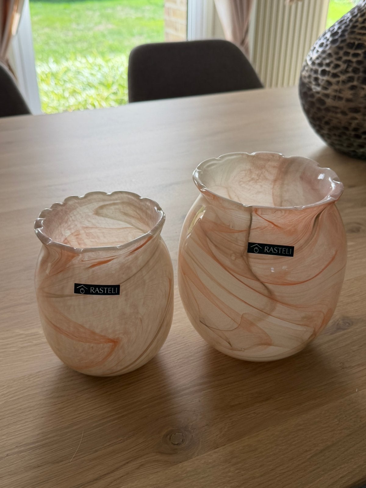 2 st zalmkleurige sier vazen / potjes, Ophalen, Nieuw, Roze