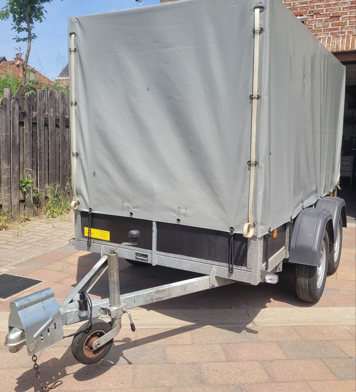 Dubbelasser aanhangwagen met afneembare huif, Ophalen