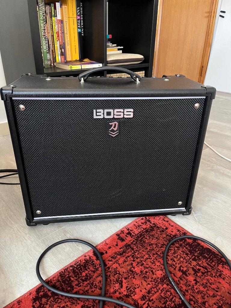 BOSS Katana MK2 100W + Airstep footswitch, Musique & Instruments, Amplis | Basse & Guitare, Enlèvement, Comme neuf, Guitare, 50 à 100 watts