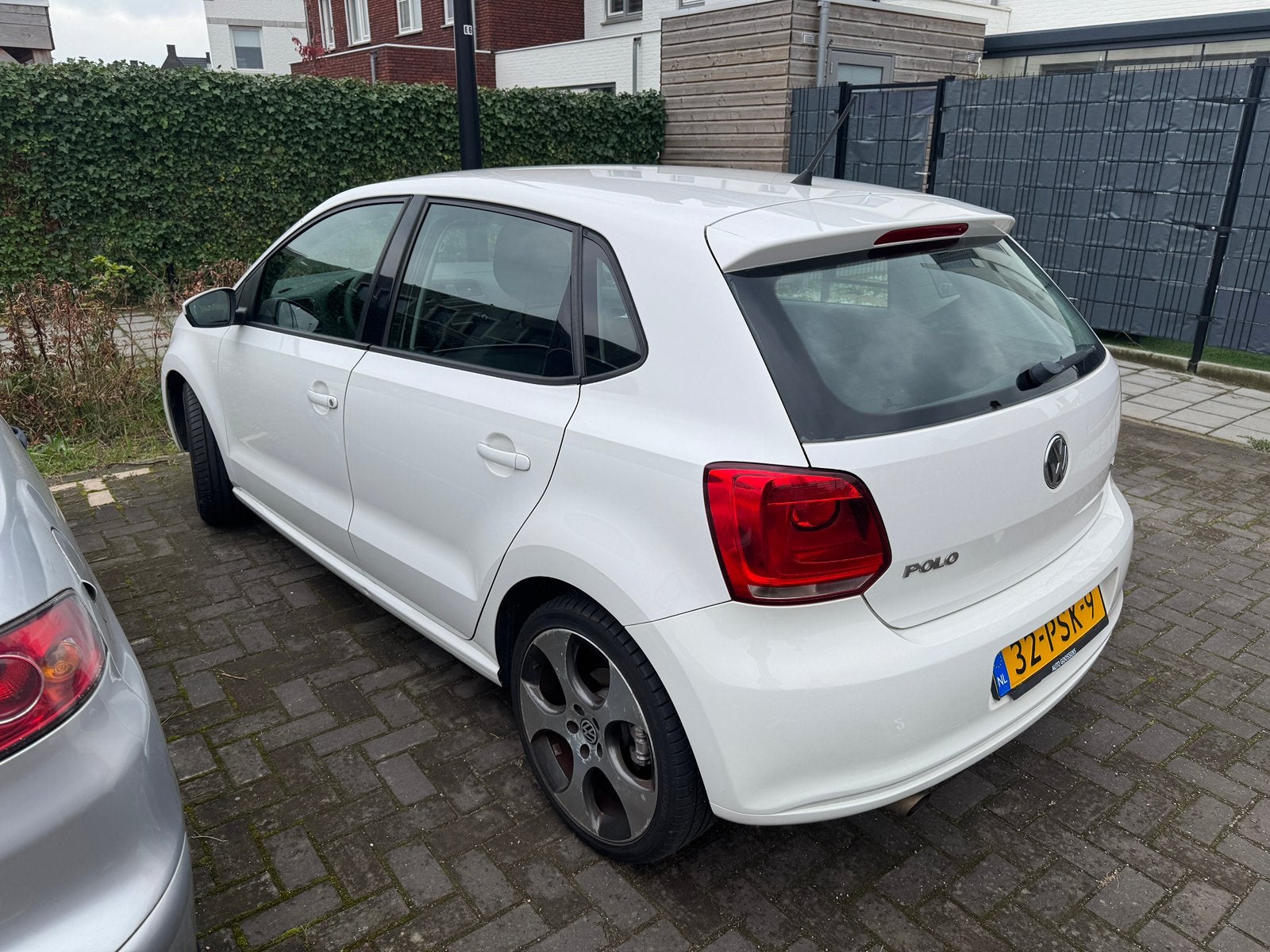 Volkswagen polo 1.4 16v benzine 2010, Autos, Achat, Particulier, Jantes en alliage léger, Essence