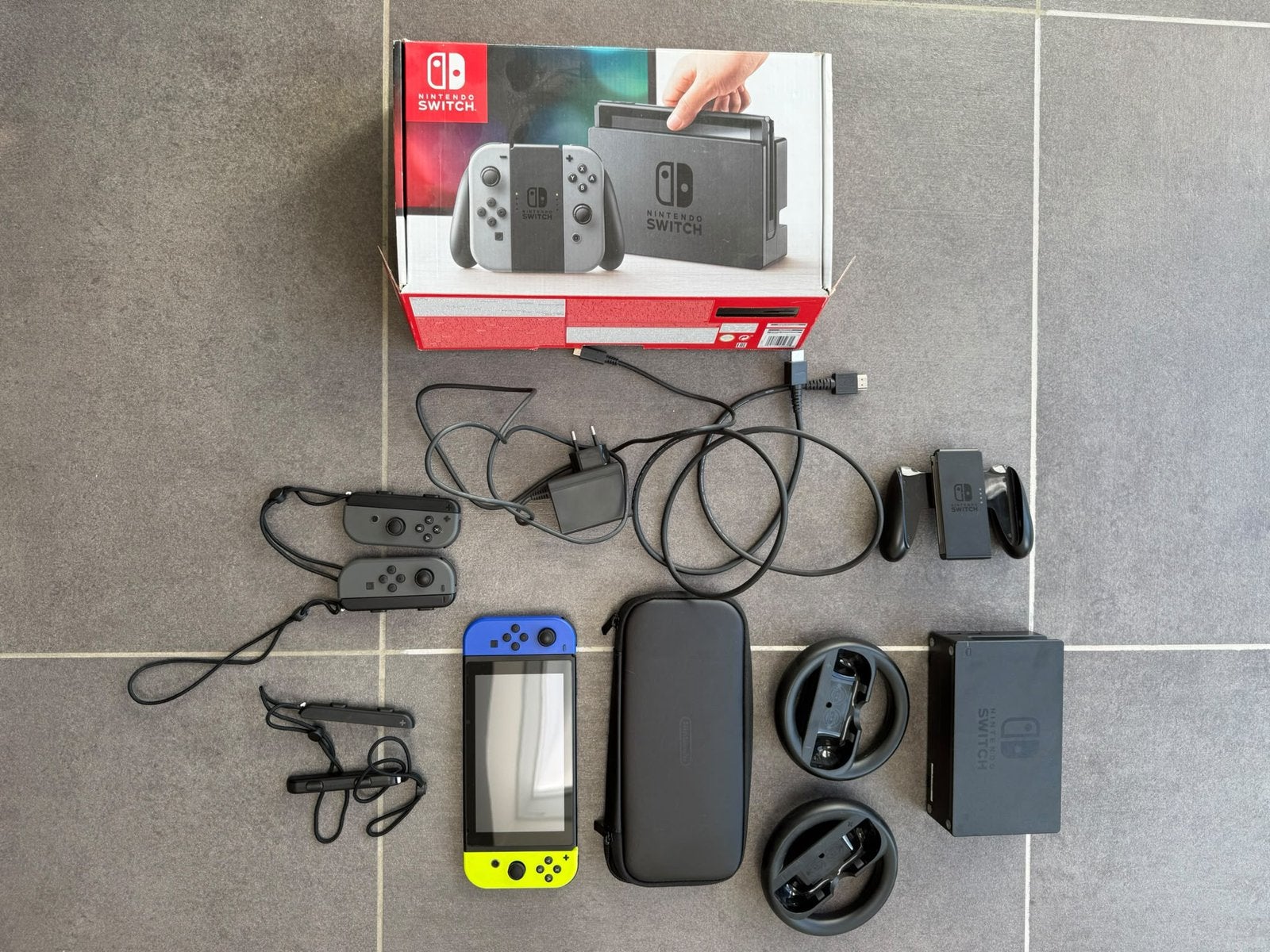 Nintendo Switch 1ste gen - perfecte staat, Ophalen, Zo goed als nieuw, Met 2 controllers, Switch Original