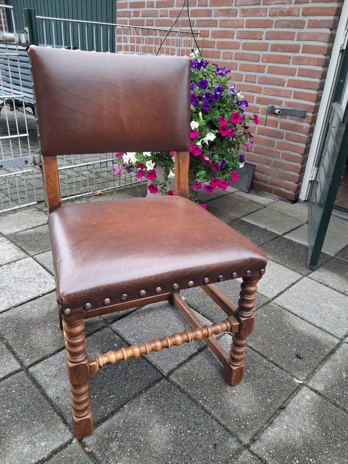 4 leren stoelen met eikenhout, Ophalen