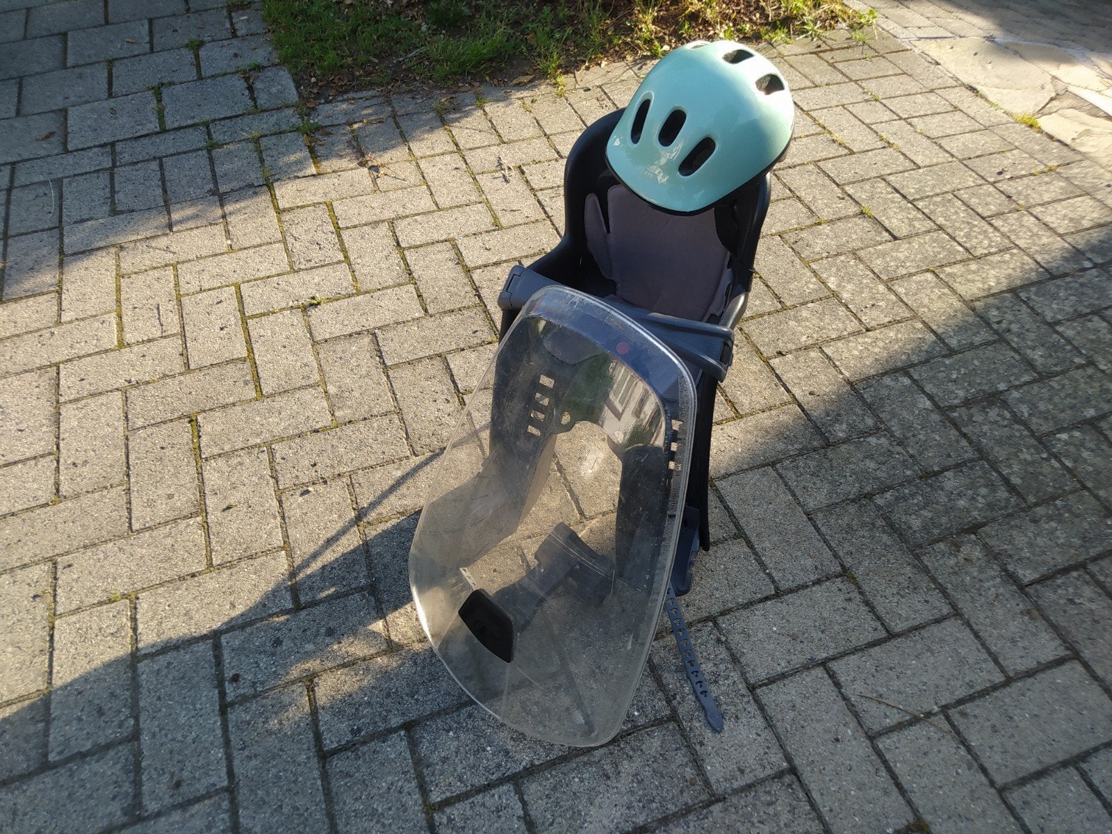 Guppy polysport babyzitje met helm en windscherm, Ophalen