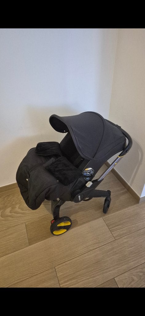 Doona te koop, Enfants & Bébés, Buggys, Comme neuf, Autres marques, Protection de pluie, Couverture pieds, Ombrelle, Enlèvement