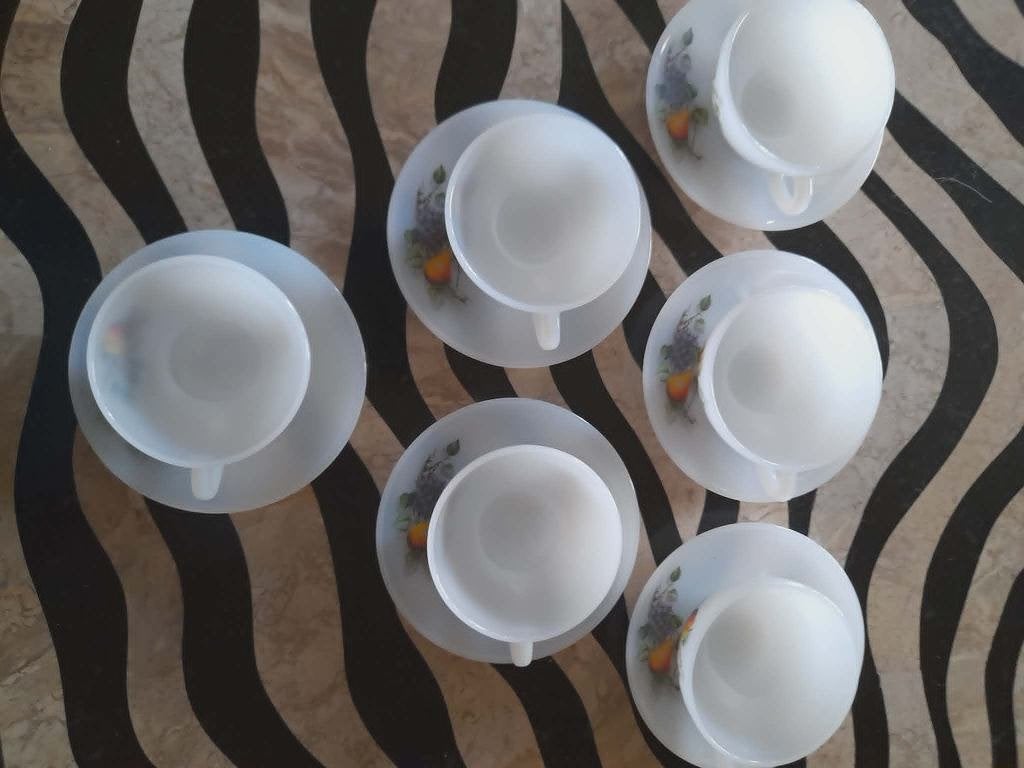 6 kopjes met schaaltjes arcopal vintage, Ophalen