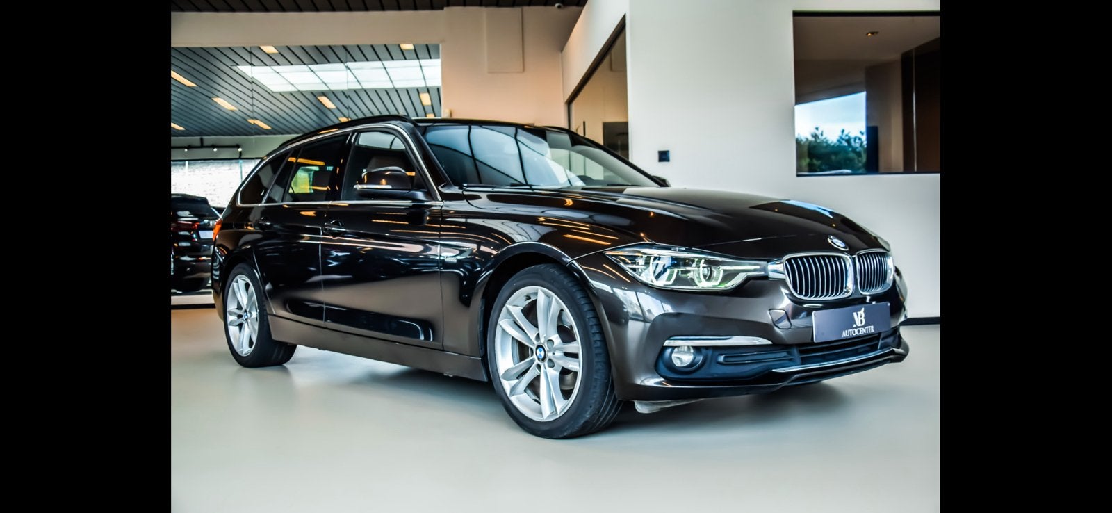 BMW 318d luxury line., Dealer onderhouden, Achterwielaandrijving, 1995 cc, Zwart