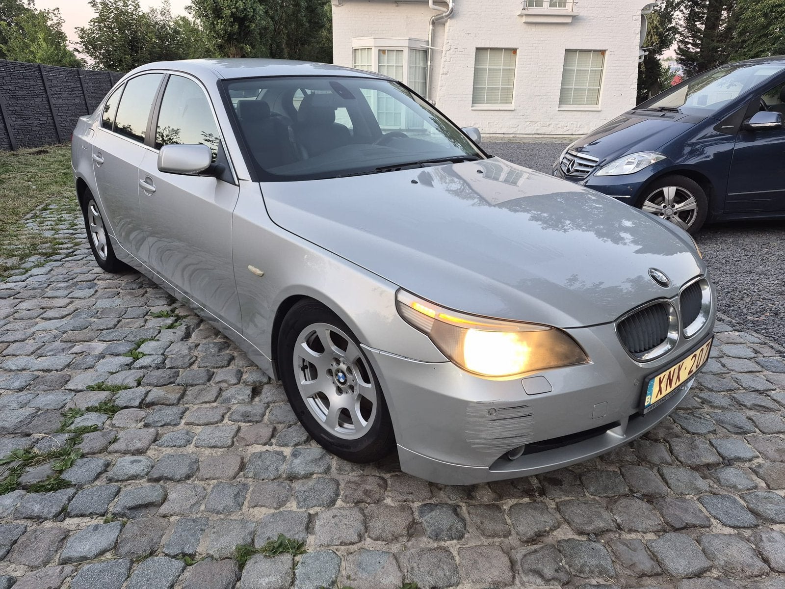 520i BENZIN 230,000KM FULL OPTIONS 2004 0032471654764, Autos, BMW, Argent ou Gris, Entreprise, Boîte manuelle, Noir