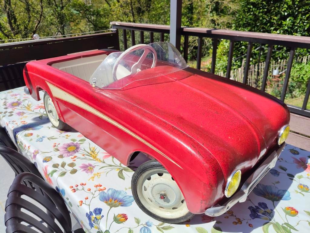 Renault Dauphine a pédales