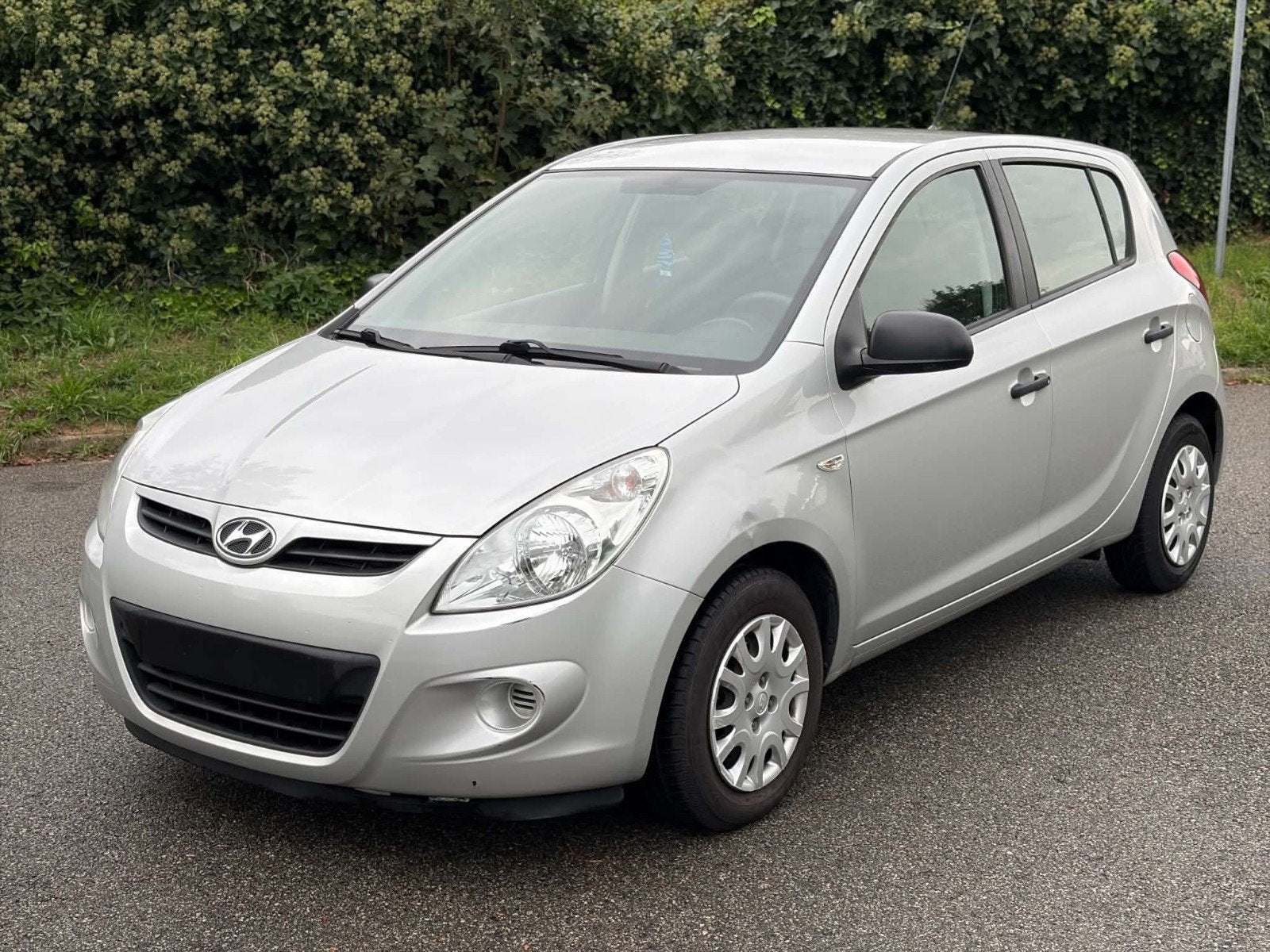 Hyundai i20 2011 1.2i avec 158 000km euro 5, Autos, 57 kW, Achat, Boîte manuelle, Noir