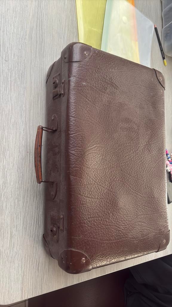 Ancienne valise, Enlèvement ou Envoi
