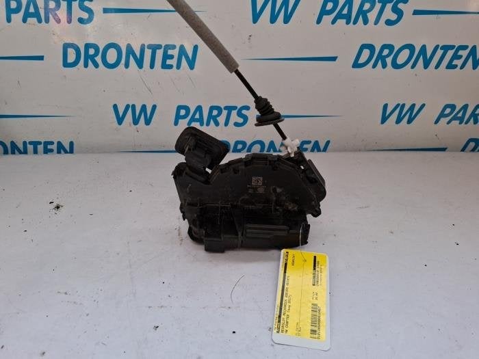 Serrure portière mécanique 2portes droite d'un Volkswagen, Volkswagen, -, 3 mois de garantie, Utilisé