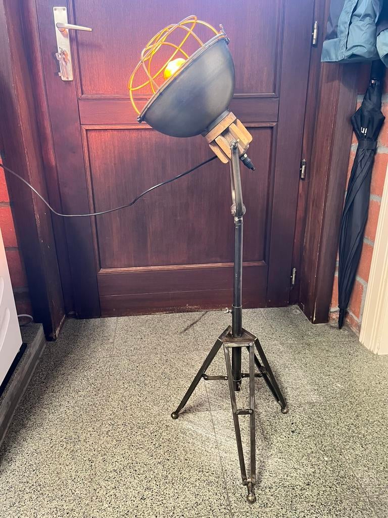 Industriële vloerlamp, Huis en Inrichting, Lampen | Vloerlampen, Ophalen, Metaal