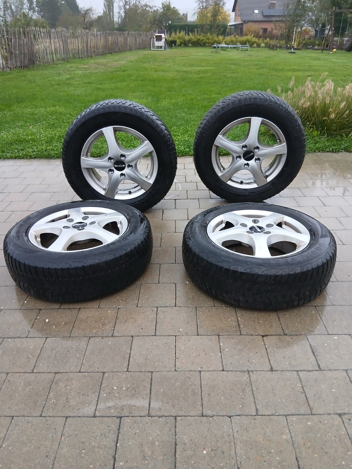 Jantes RONAL 15 pouces alu 195 55 15

Pneu encore beau mais, Autos : Pièces & Accessoires, Enlèvement, 15 pouces, Jante(s)