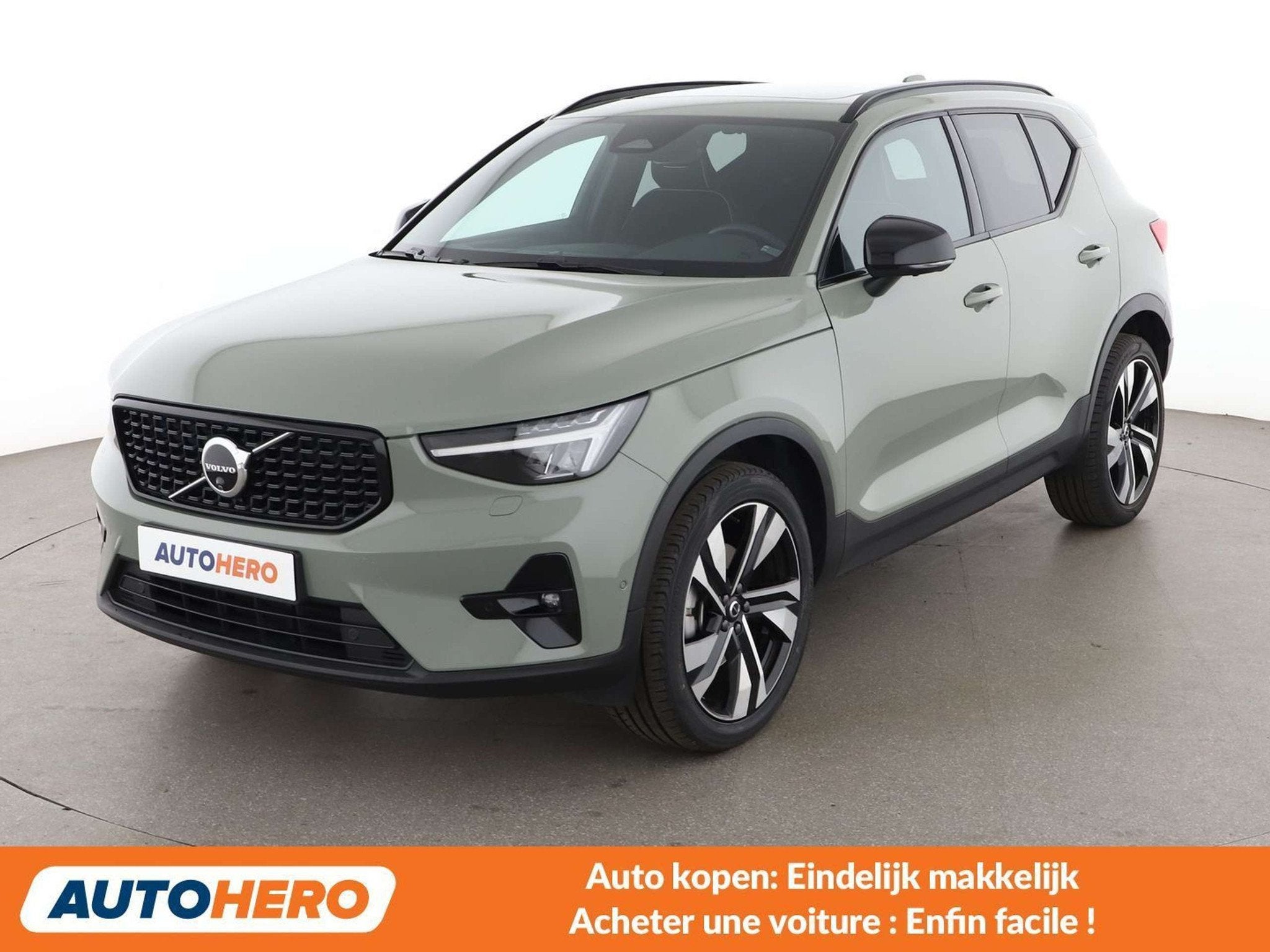 Volvo XC40 2.0 B3 Mild-Hybrid Ultra Black Edition 2WD, Achat, Euro 6, 1688 kg, Noir