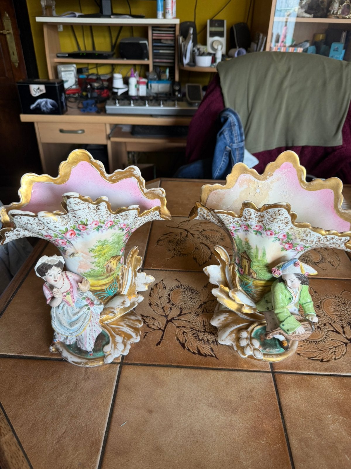 2 porseleinen beeldjes, Antiek en Kunst, Ophalen