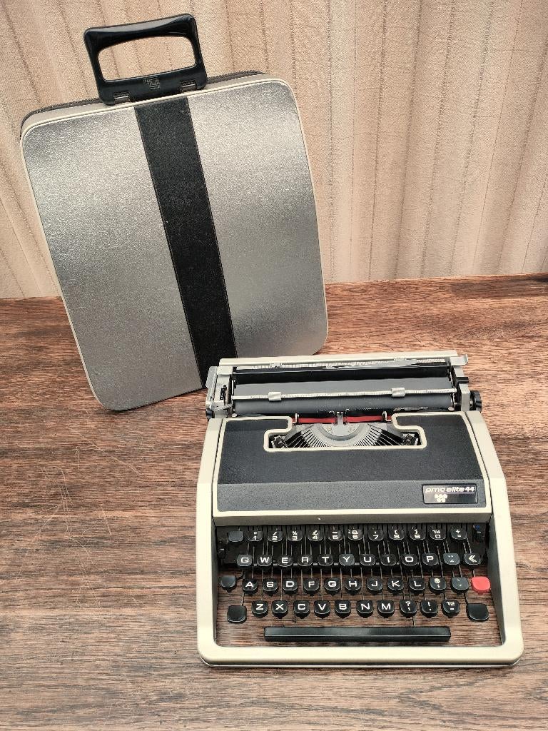 Typemachine Olivetti Underwood Lettera 33. QWERTY, Italy., Divers, Accessoires de bureau, Utilisé, Enlèvement ou Envoi