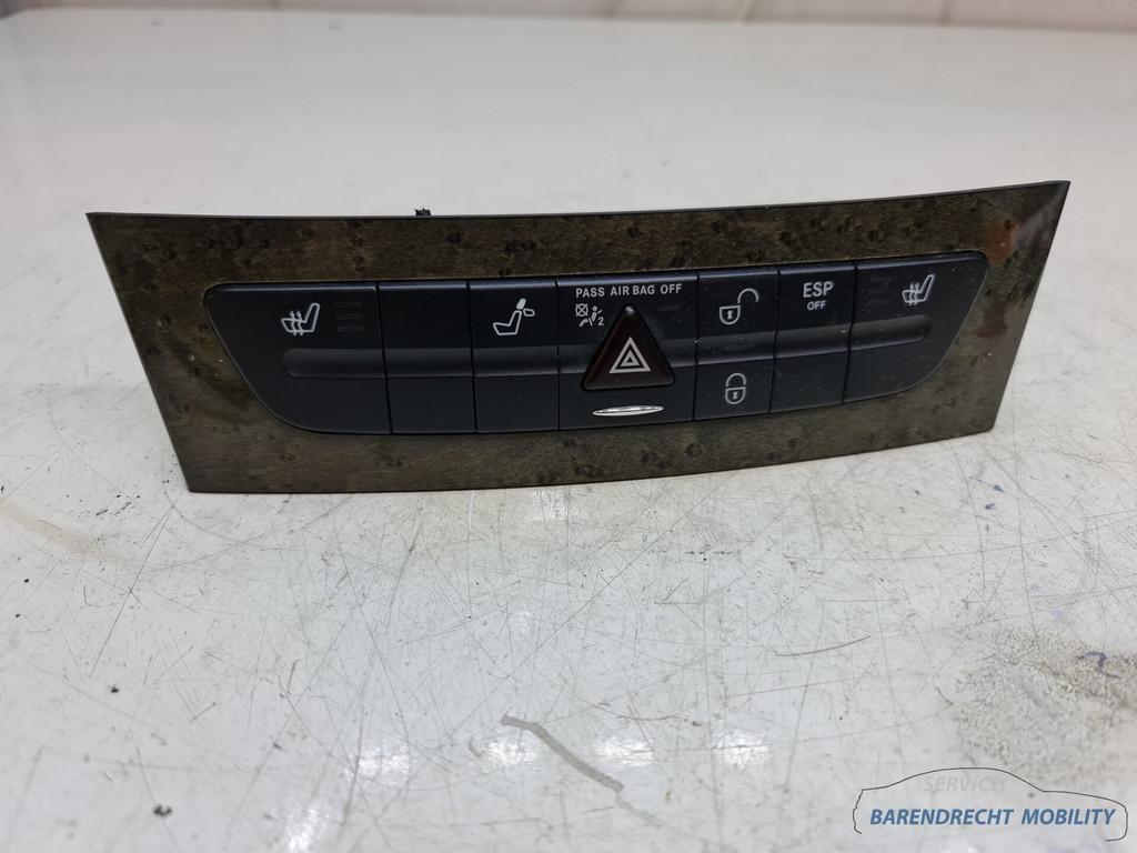 Mercedes E Klasse W211 front bedieningspaneel CD wisselaar A, Auto-onderdelen, Gebruikt, Mercedes-Benz AG, Mercedes-Benz, Mercedesstrasse 120
70372  Stuttgart, DE