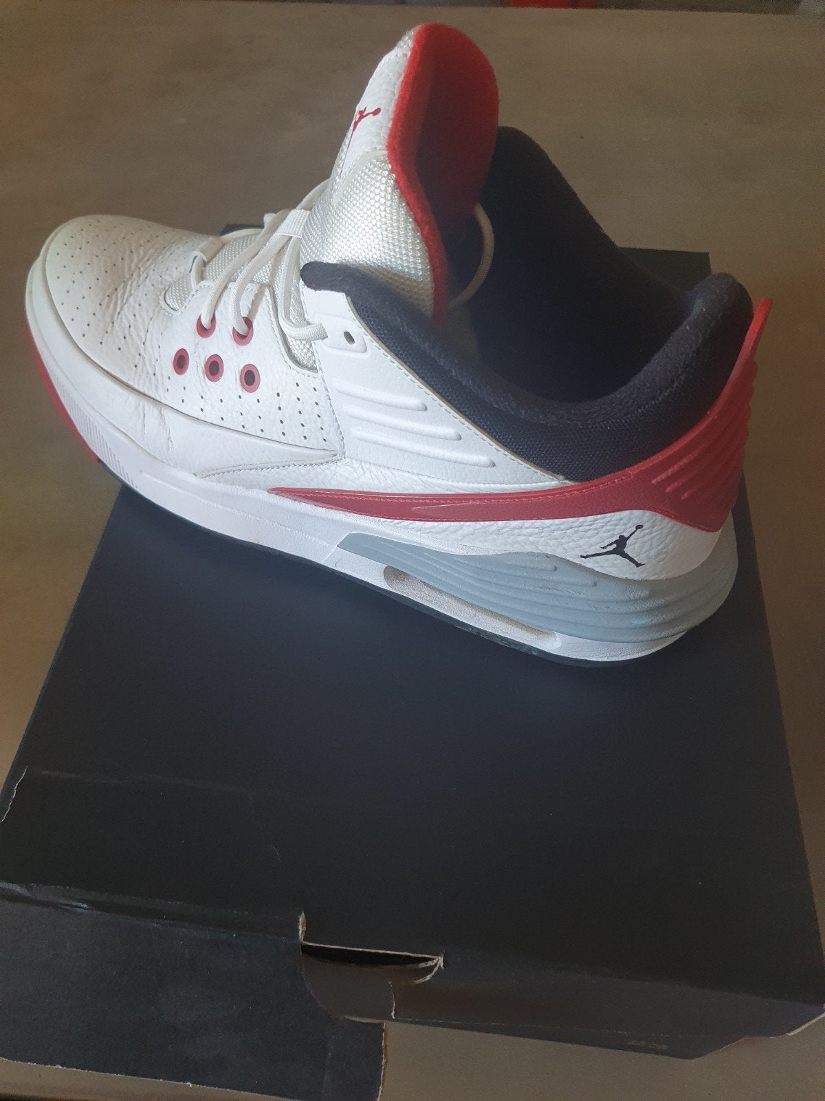 Nike Jordan Air max aura 5 in nieuwstaat m 46, Sport en Fitness, Ophalen, Nieuw, Schoenen
