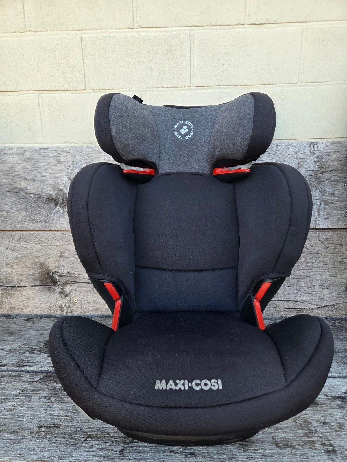 Autostoel Maxi Cosi Rodifix 
- 3-12jaar
- Isofix
- Verstelba, Ophalen, Isofix