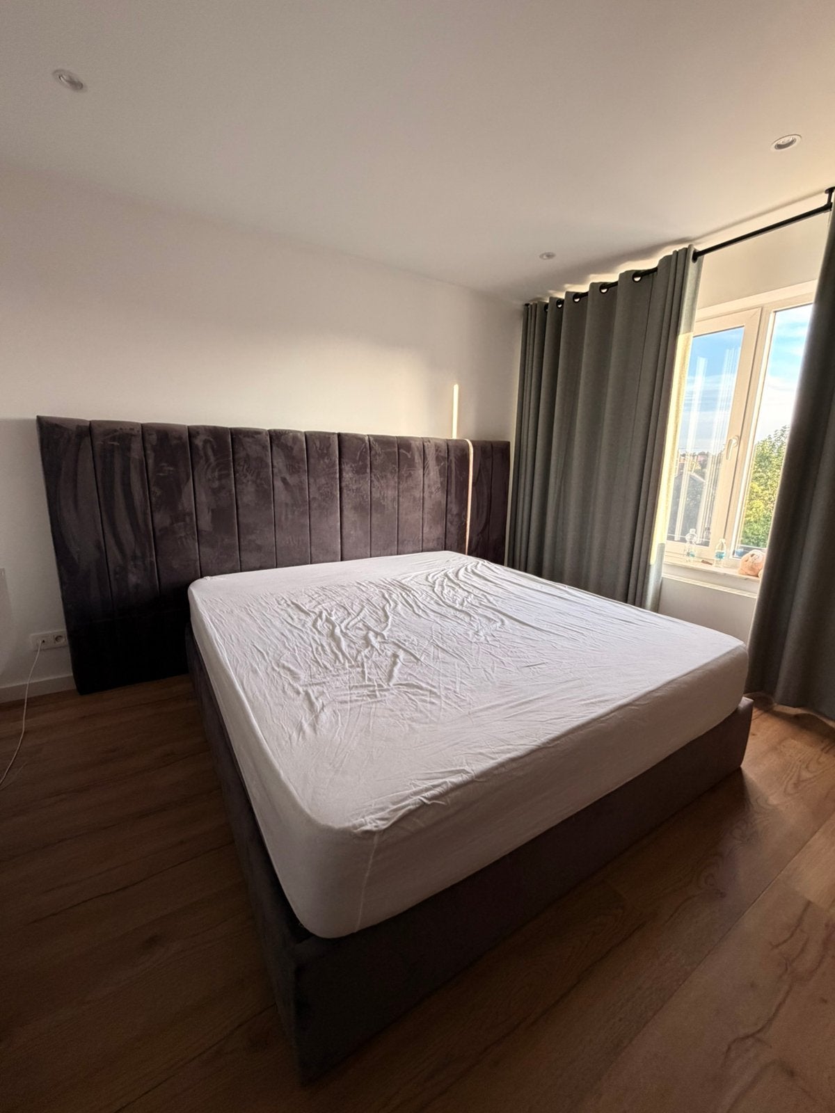 Gratis bed 180x200 cm inclusief matras |Hoofdbord 290x140 cm, Huis en Inrichting, Slaapkamer | Bedden, Ophalen, Zo goed als nieuw