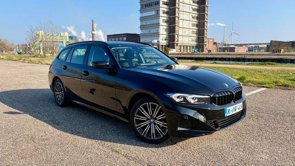BMW 318i Touring 2024 Facelift Automaat Sportline, Auto's, BMW, Automaat, Zwart, Break, Particulier