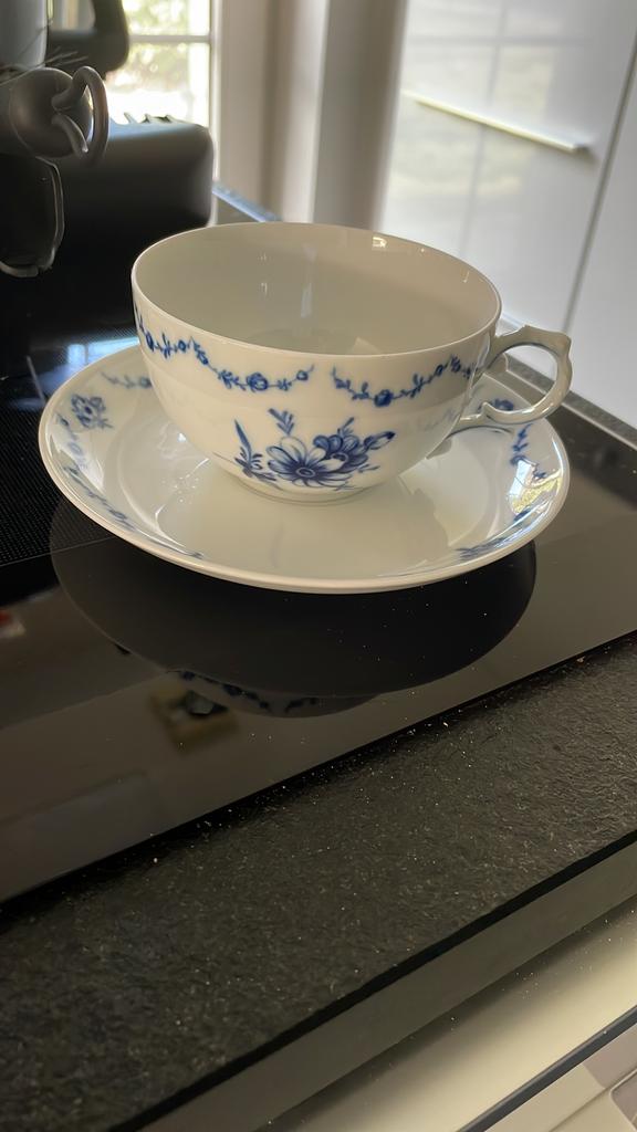 18 delig servies Furstenberg Lottine ( 8 theetassen + sous), Ophalen