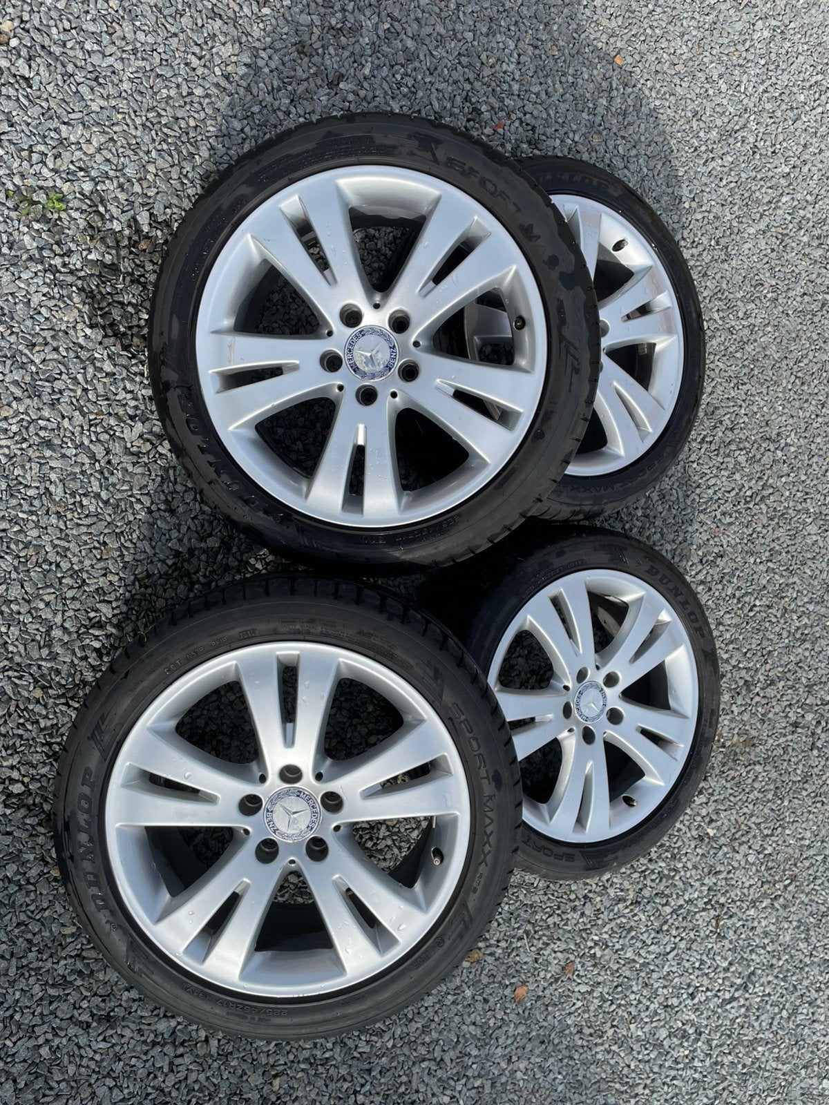 Mercedes 17inch, Ophalen, Band(en)