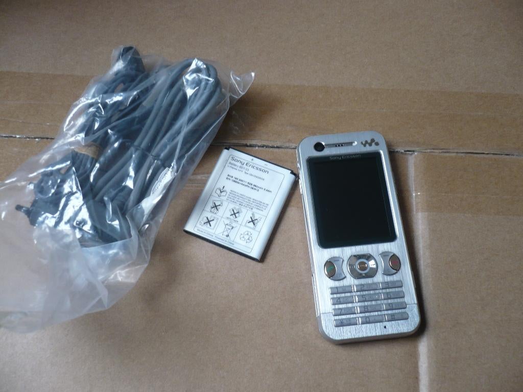 Téléphone portable Sony Ericsson W890i en très bon état., Enlèvement ou Envoi