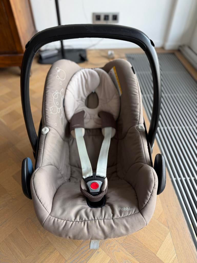 Maxi Cosi Pebble incl voetenzak, zitverkleiner en hoofdsteun, Kinderen en Baby's, Autostoeltjes, Gebruikt, Maxi-Cosi, Autogordel