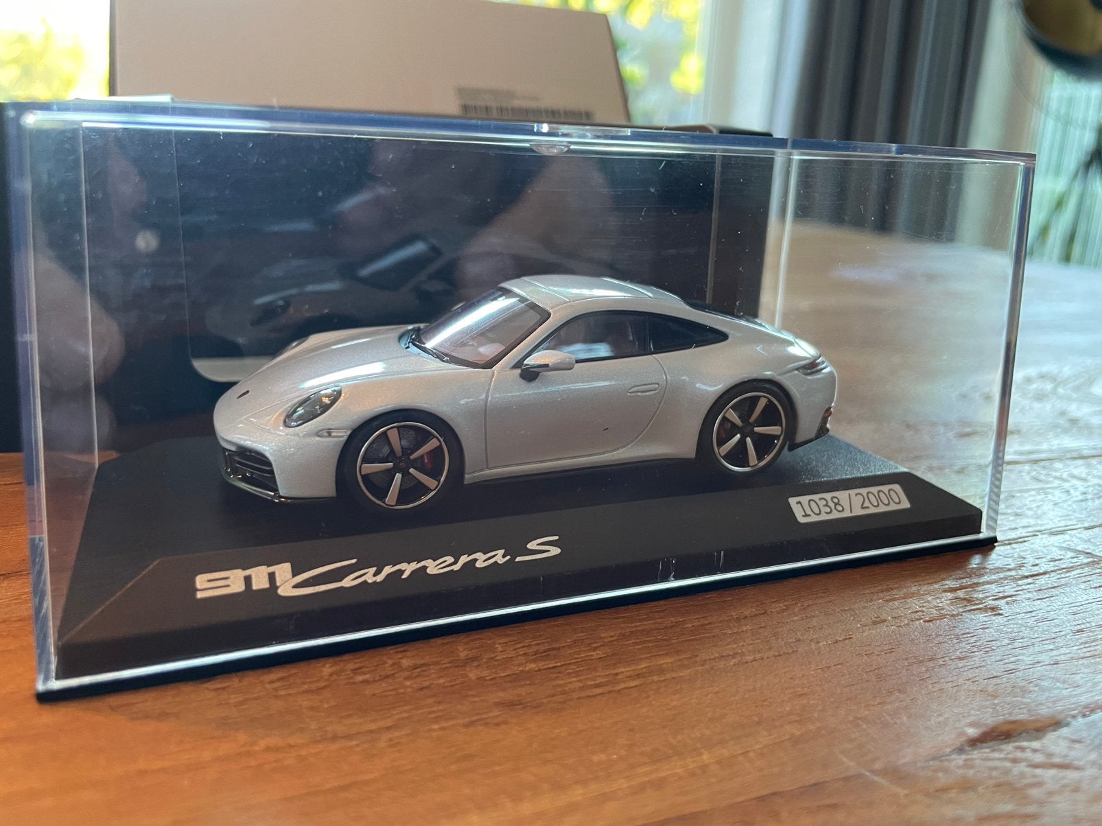 Porsche 911 992/2 carrera S 1/43 minichamps dealer editie, Hobby & Loisirs créatifs, Enlèvement ou Envoi, Comme neuf, Voiture