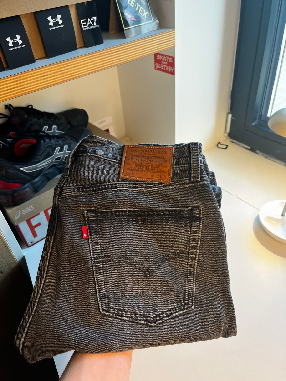 Jean Levi's 555 noir délavé W32 L30, Enlèvement ou Envoi, Comme neuf, Noir
