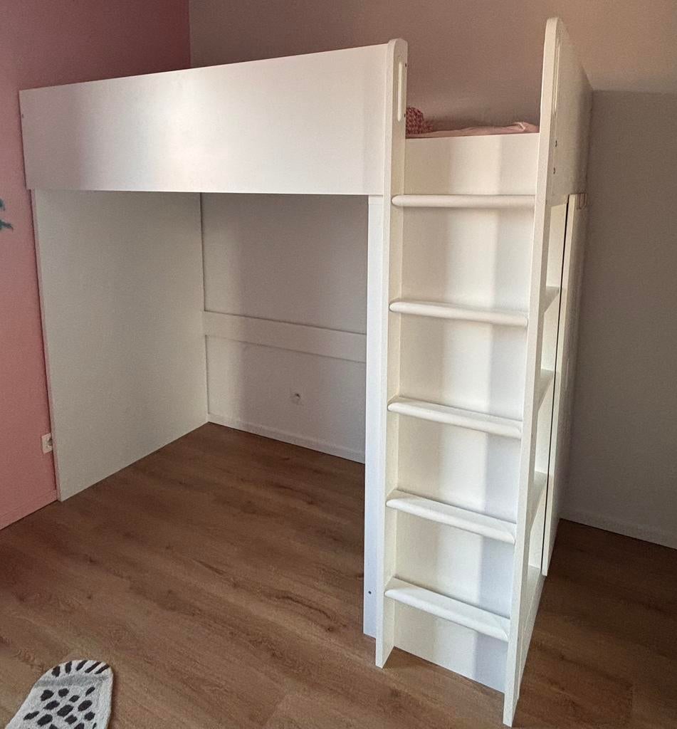 Hoogslaper (wit) met ladder, legplankjes en kledingkast, Kinderen en Baby's, Ophalen, Zo goed als nieuw, Hoogslaper