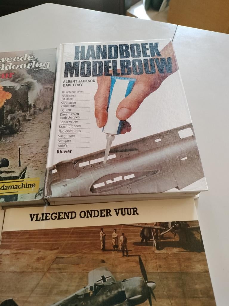 Boeken van vliegtuigen en modelbouw, Enlèvement