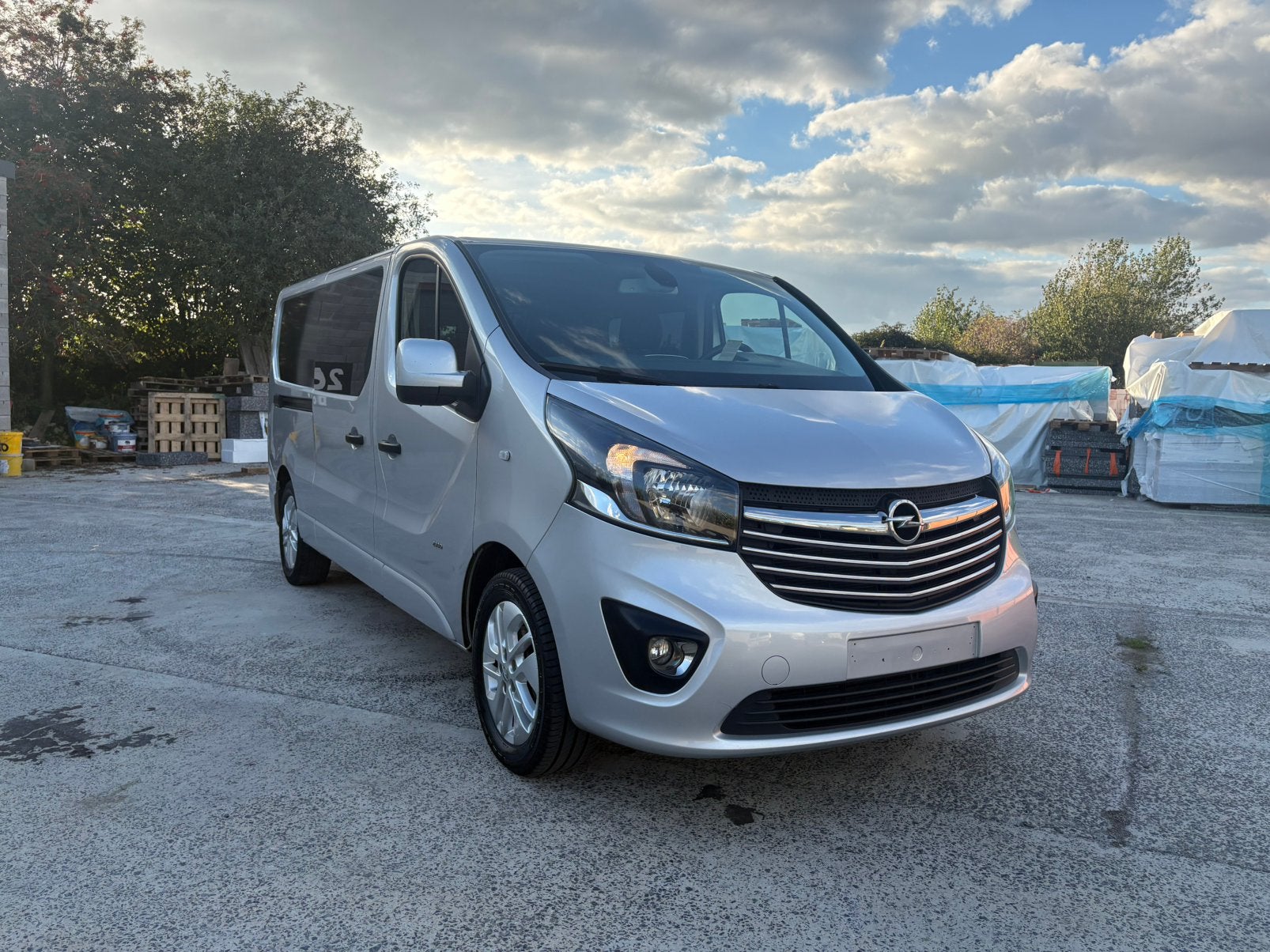 Opel Vivaro XL Dubbele Cabine Garantie!!!, Auto's, Voorwielaandrijving, Euro 5, Stof, 4 cilinders