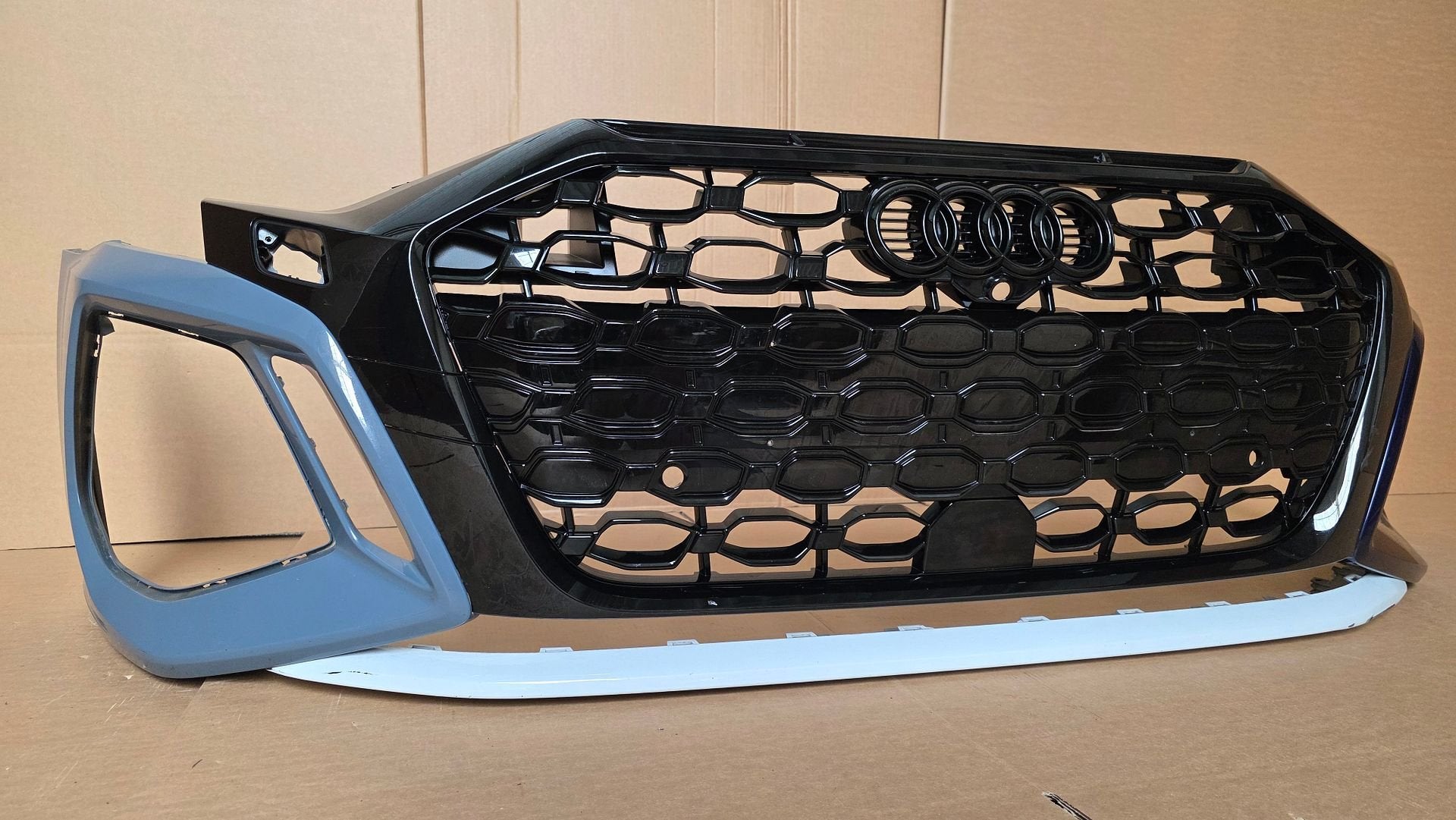 Voorbumper Audi A3 8Y RS3 6xPDC KLS bj.2021-2024 Bumper, Gebruikt, -, Voor, Ophalen of Verzenden