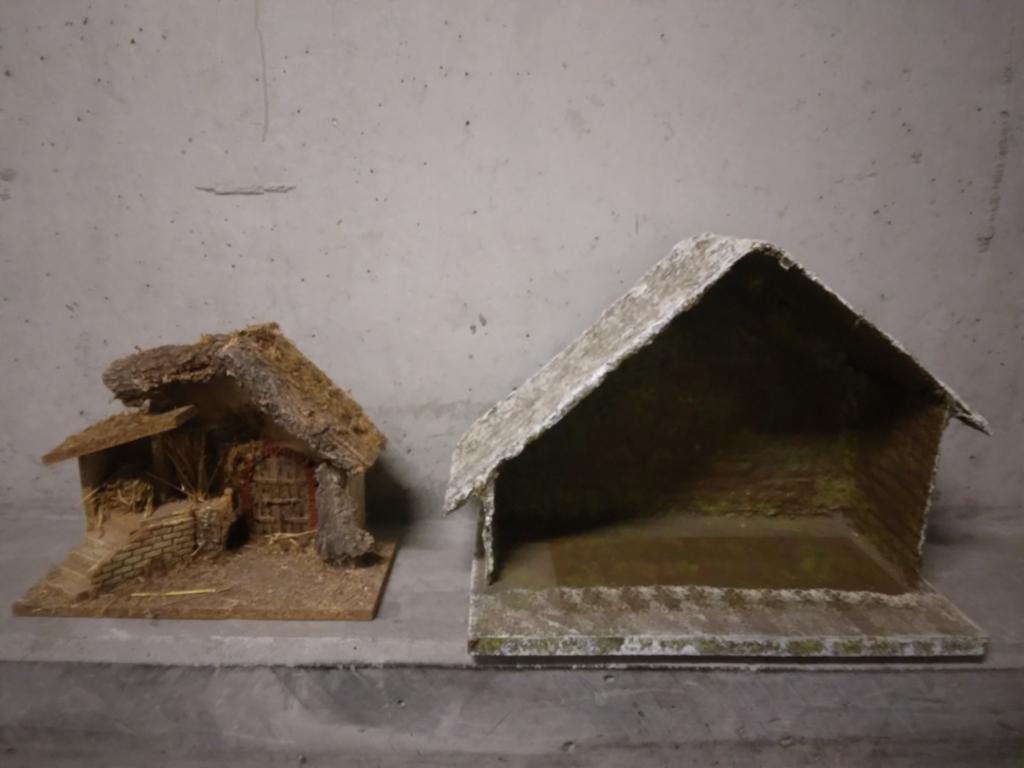 2 houten kerststallen, Ophalen