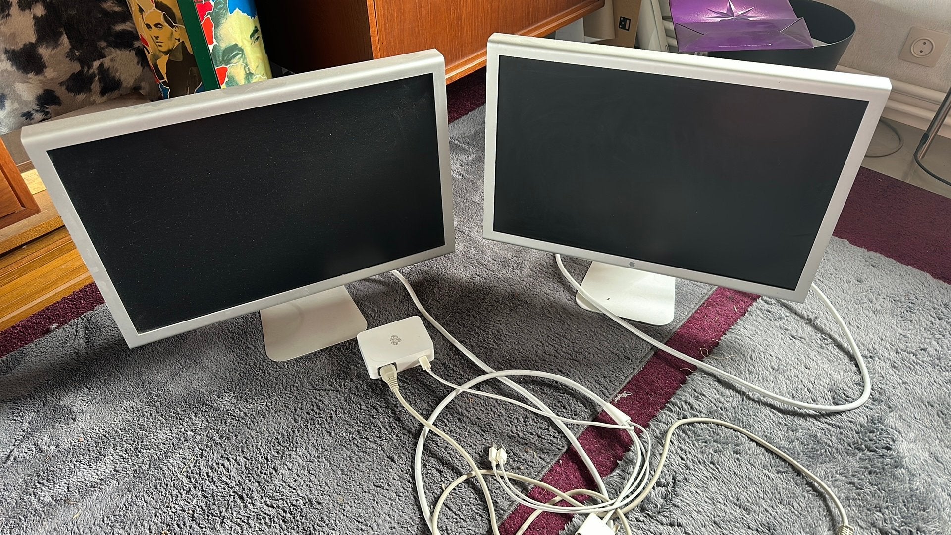 Ecrans Apple lot de 2, Informatique & Logiciels, Enlèvement, Utilisé