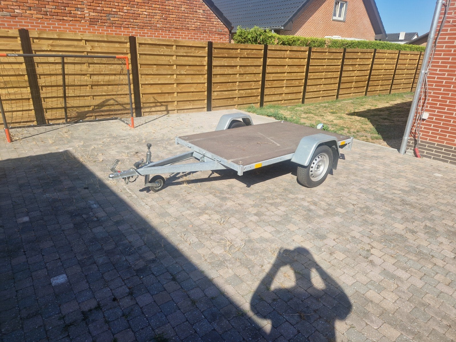 Enkel as aanhangwagen met kipfuntie, Ophalen