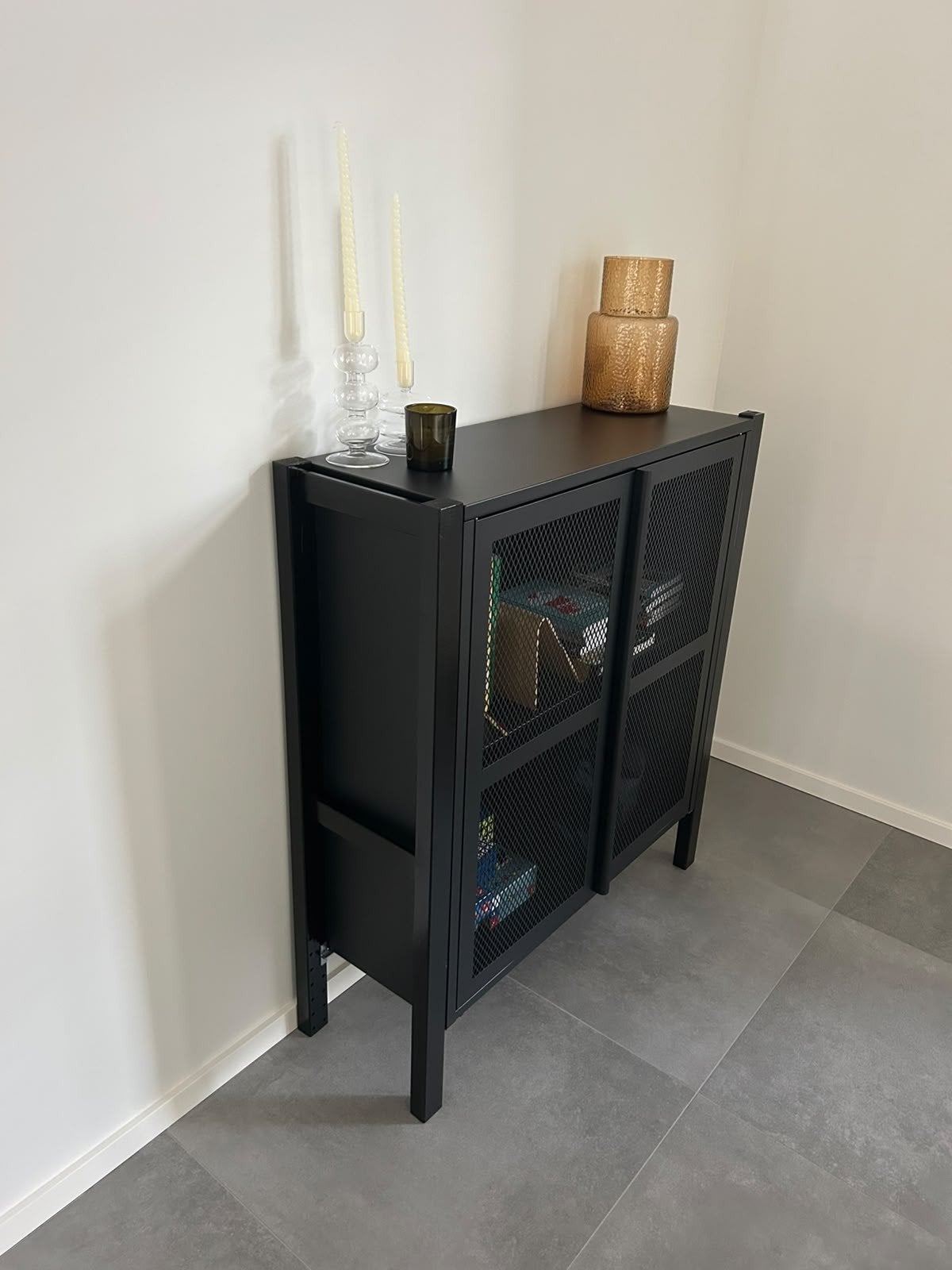 Zwarte ikea kast, Ophalen