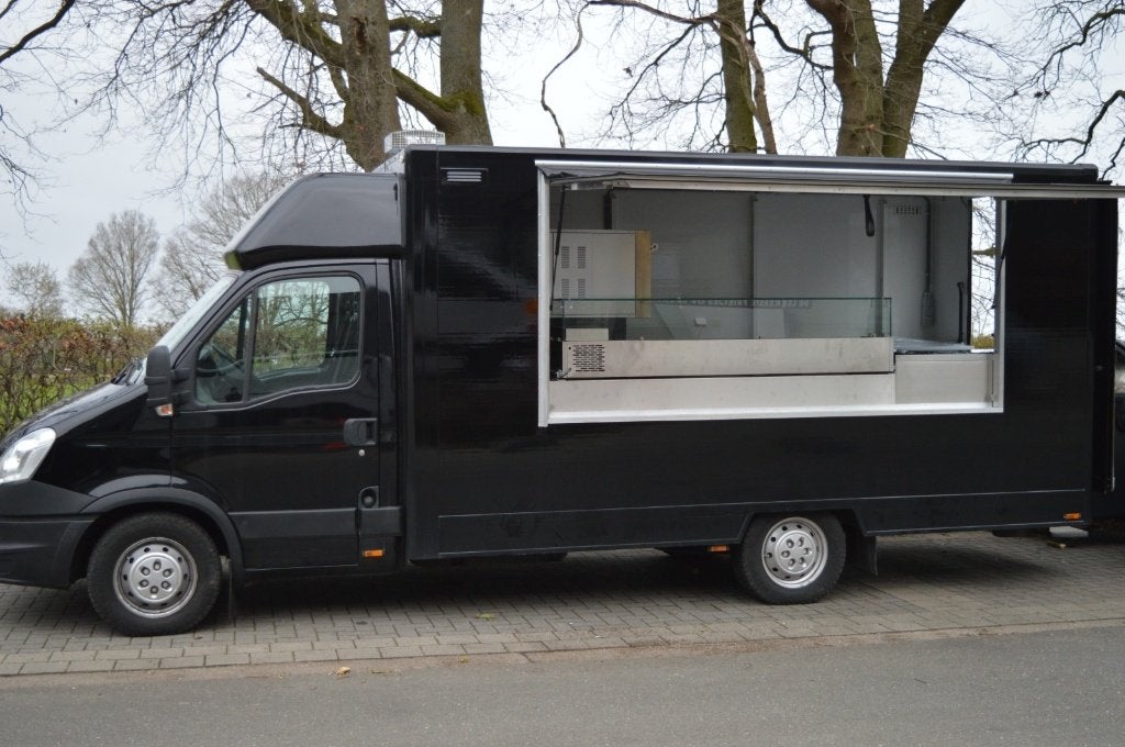 Foodtruck Iveco/ Mercedes, 4 deurs, Stof, Zwart, Diesel