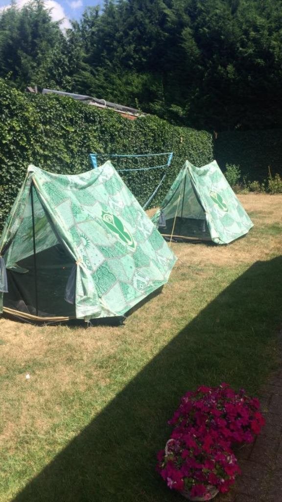 Tent Tomorrowland, Caravans en Kamperen, Tenten, Ophalen, Zo goed als nieuw, Tot en met 2