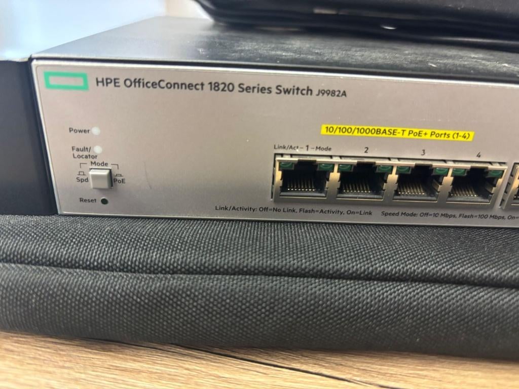 HPE Switch 8 Ports, Computers en Software, Netwerk switches, Ophalen of Verzenden, Gebruikt
