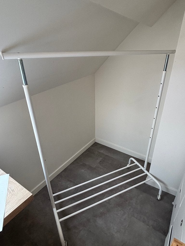 IKEA Rigga Kledingrek op Wieltjes – Verstelbaar (Wit), Ophalen, Met wielen, Zo goed als nieuw