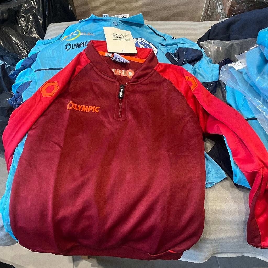 GROS LOT ÉQUIPEMENT FOOTBALL – 196 PIÈCES – NEUF, Vêtements | Hommes, Multicolore, Neuf, Football, Enlèvement