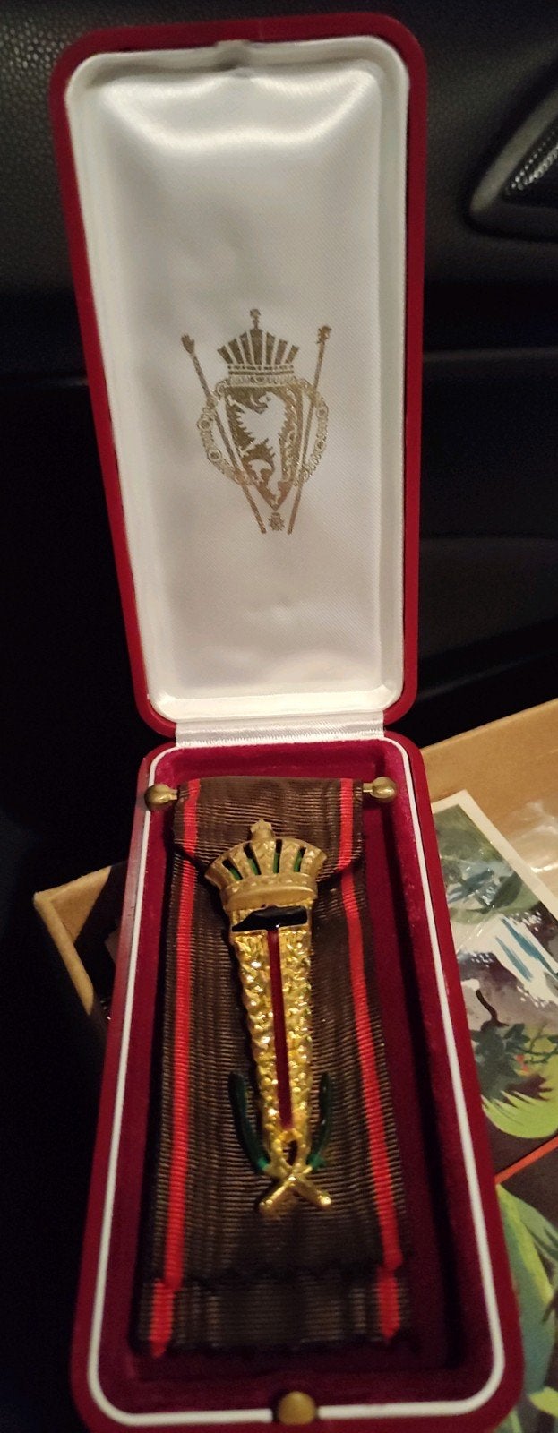 Medaille van arbeid + doosje + bijhorende speld, Ophalen of Verzenden